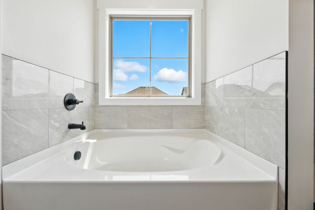 618 Woodrush Dr, Clarksville, TN 37040