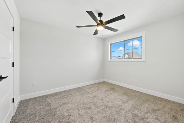 618 Woodrush Dr, Clarksville, TN 37040