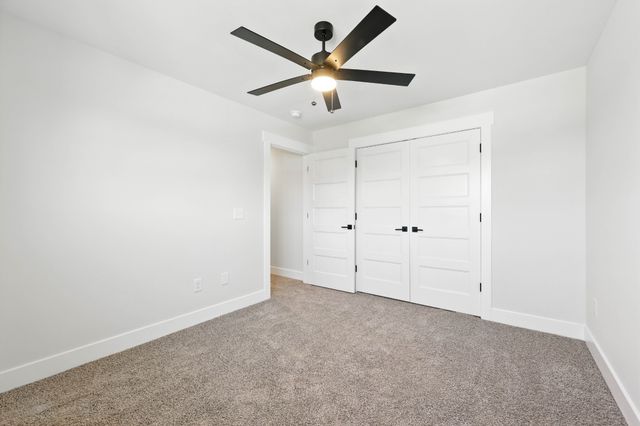 618 Woodrush Dr, Clarksville, TN 37040