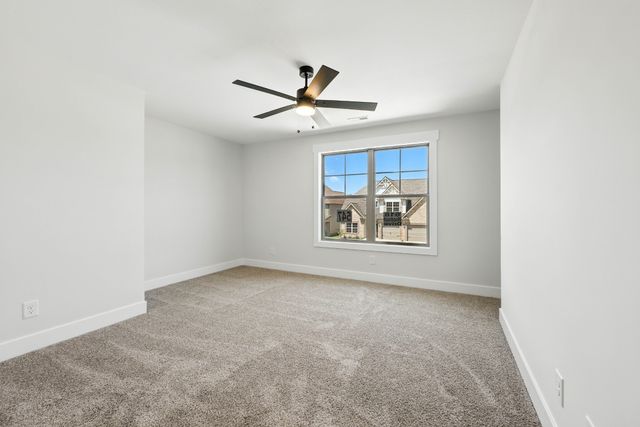 618 Woodrush Dr, Clarksville, TN 37040