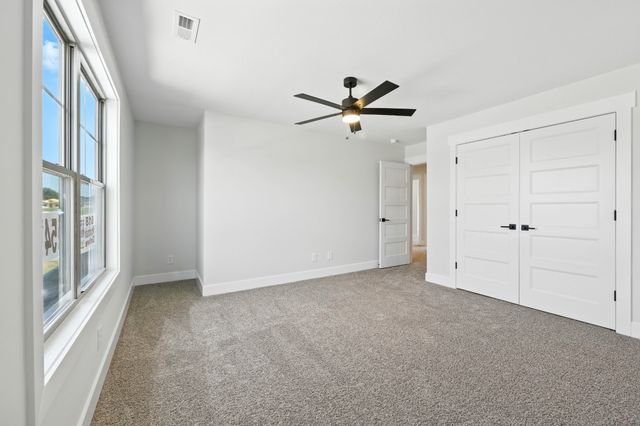 618 Woodrush Dr, Clarksville, TN 37040