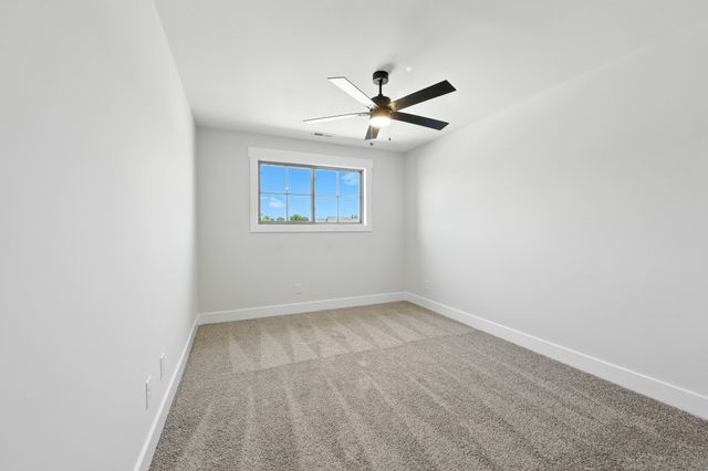 618 Woodrush Dr, Clarksville, TN 37040