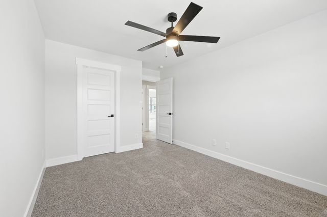 618 Woodrush Dr, Clarksville, TN 37040