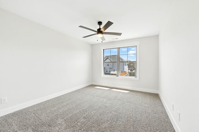 618 Woodrush Dr, Clarksville, TN 37040