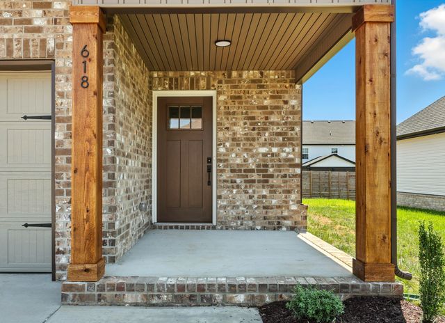 618 Woodrush Dr, Clarksville, TN 37040