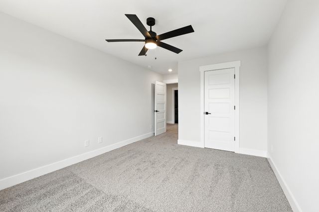 618 Woodrush Dr, Clarksville, TN 37040