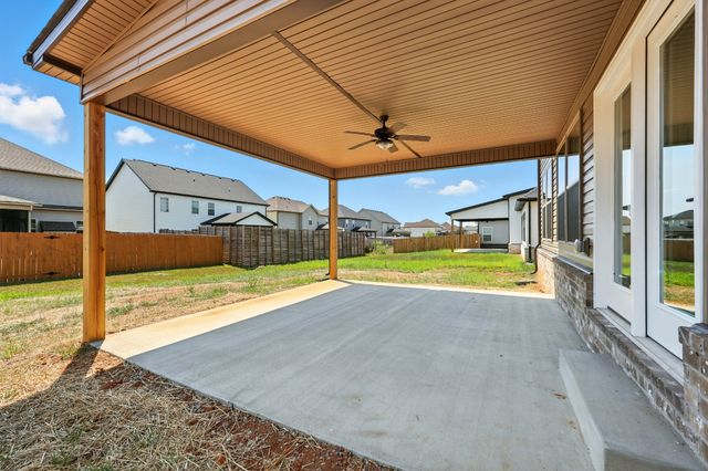 618 Woodrush Dr, Clarksville, TN 37040