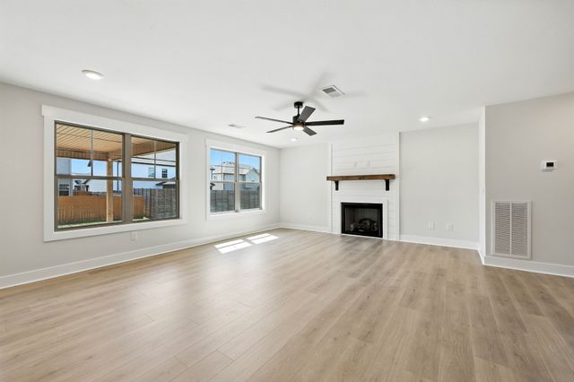 618 Woodrush Dr, Clarksville, TN 37040