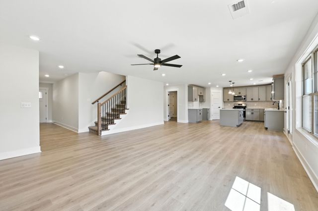 618 Woodrush Dr, Clarksville, TN 37040