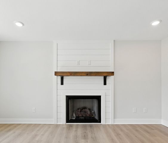 618 Woodrush Dr, Clarksville, TN 37040