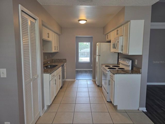 8426 VILLAGE GREEN RD, Orlando, FL 32818
