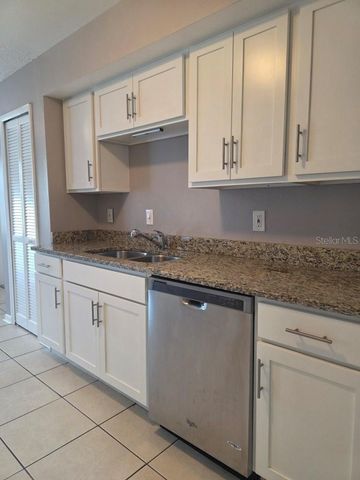 8426 VILLAGE GREEN RD, Orlando, FL 32818