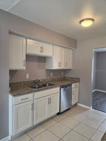 8426 VILLAGE GREEN RD, Orlando, FL 32818