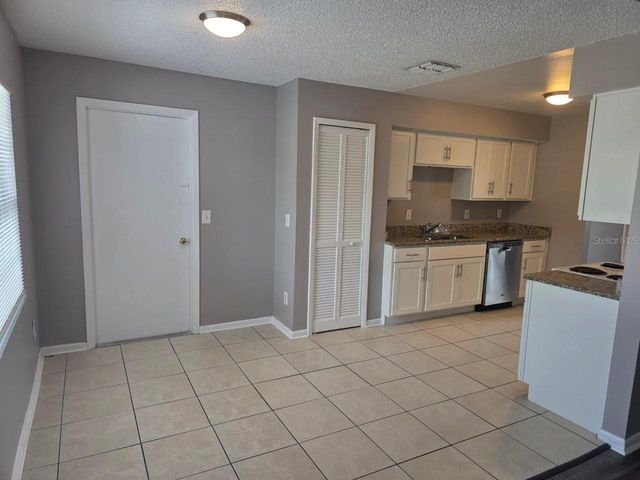 8426 VILLAGE GREEN RD, Orlando, FL 32818