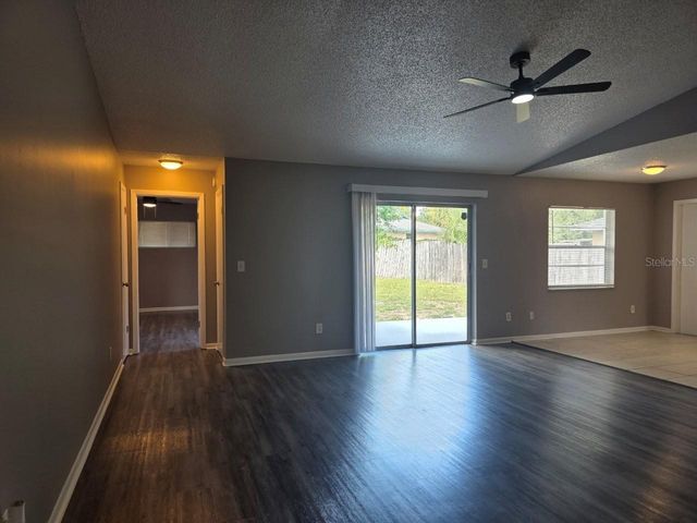 8426 VILLAGE GREEN RD, Orlando, FL 32818
