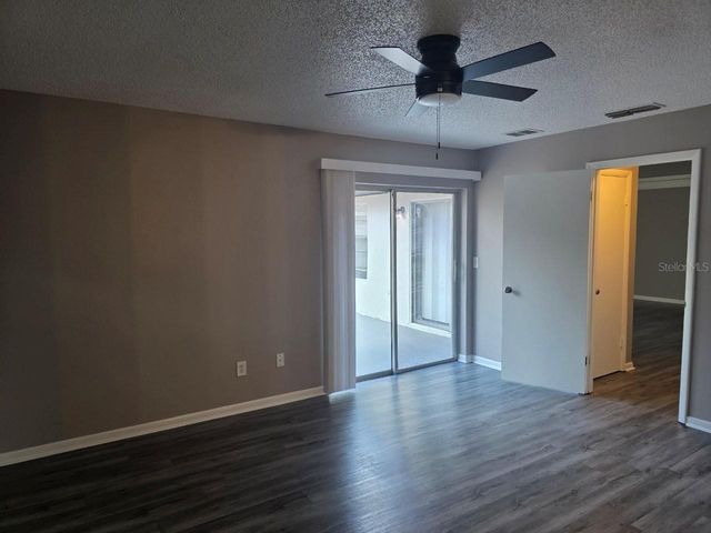 8426 VILLAGE GREEN RD, Orlando, FL 32818