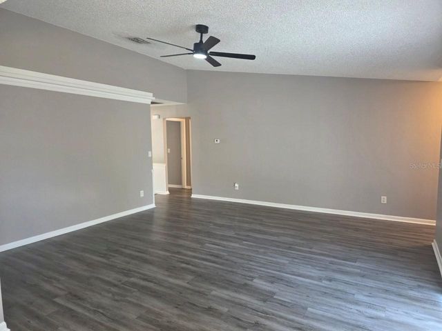 8426 VILLAGE GREEN RD, Orlando, FL 32818