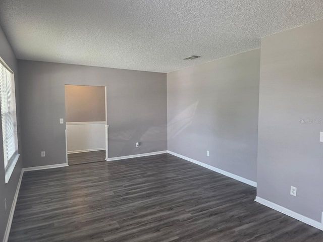 8426 VILLAGE GREEN RD, Orlando, FL 32818