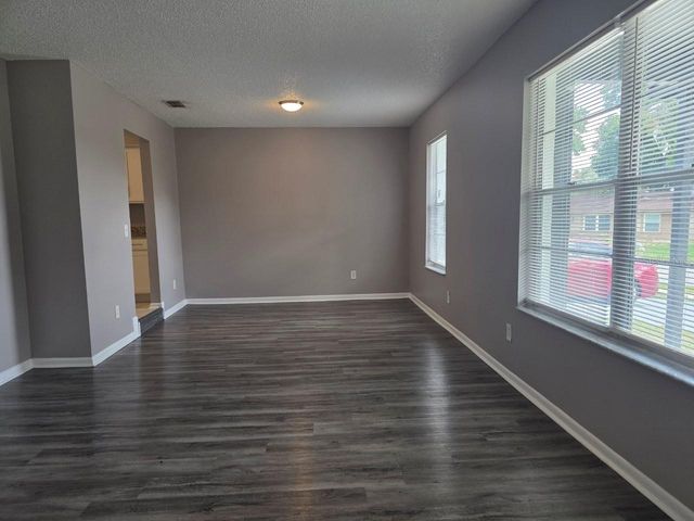 8426 VILLAGE GREEN RD, Orlando, FL 32818