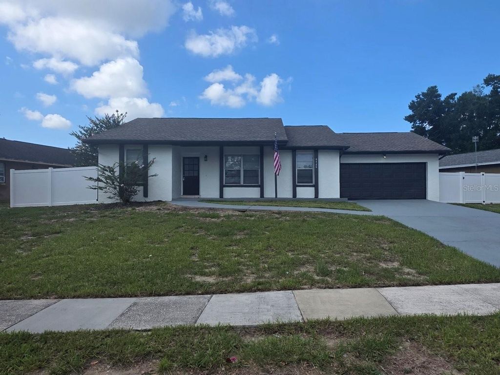 8426 VILLAGE GREEN RD, Orlando, FL 32818