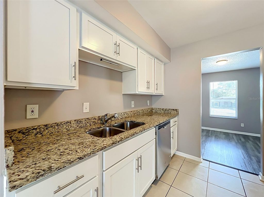 Image 21 of property listing at 8426 VILLAGE GREEN RD, Orlando, FL 32818