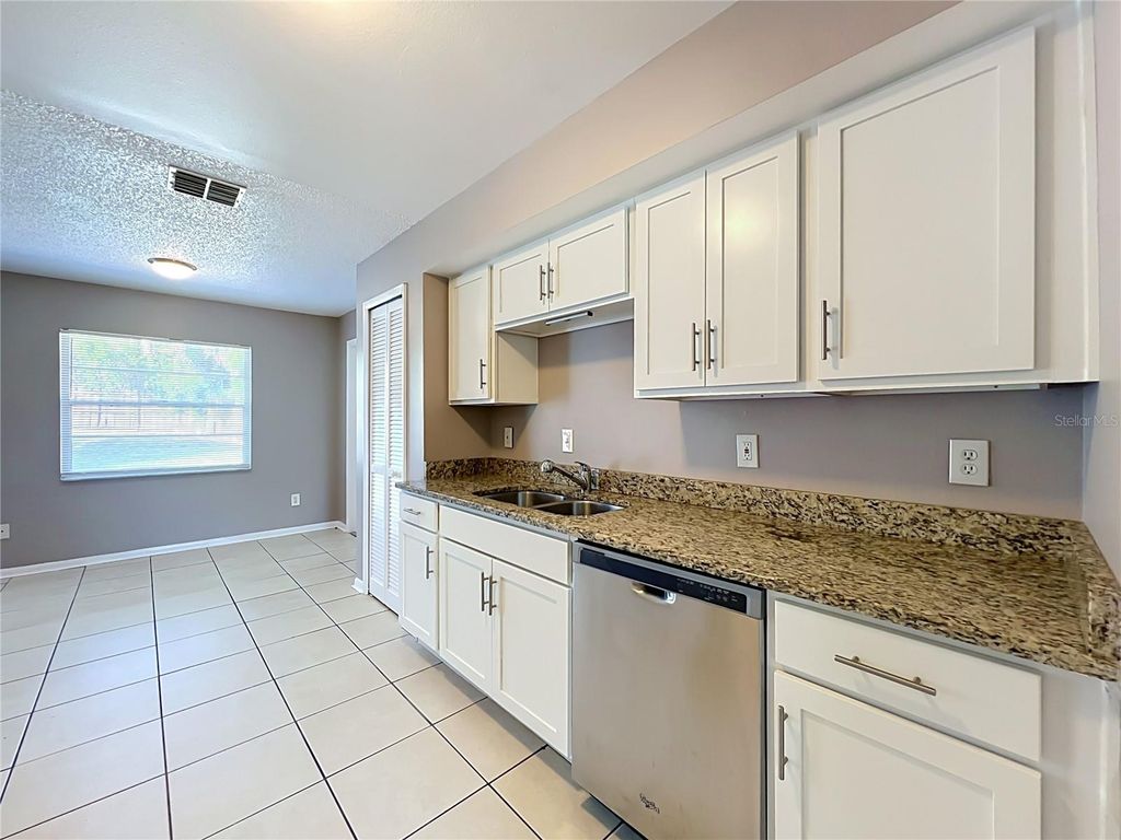 Image 22 of property listing at 8426 VILLAGE GREEN RD, Orlando, FL 32818