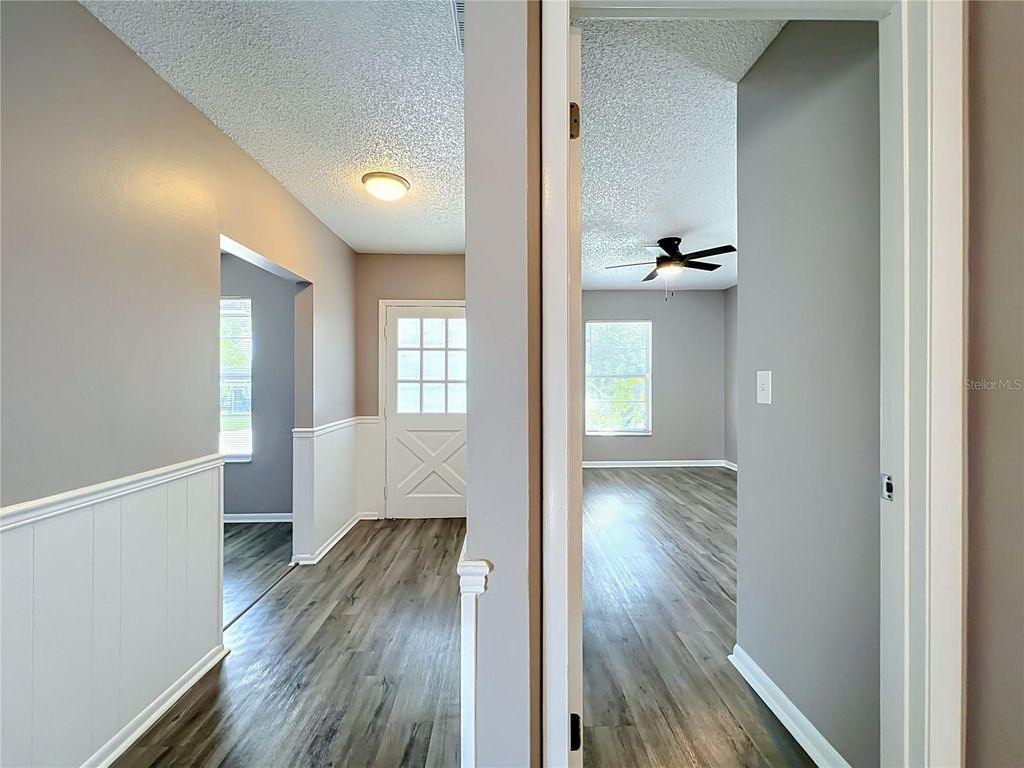 Image 24 of property listing at 8426 VILLAGE GREEN RD, Orlando, FL 32818