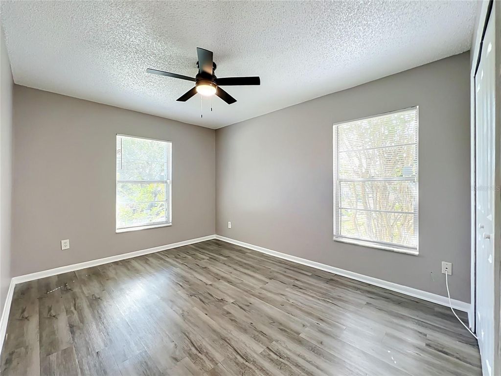 Image 30 of property listing at 8426 VILLAGE GREEN RD, Orlando, FL 32818
