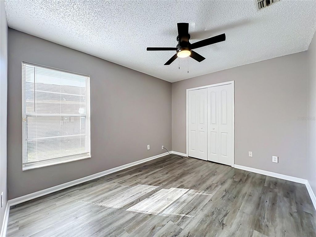 Image 32 of property listing at 8426 VILLAGE GREEN RD, Orlando, FL 32818