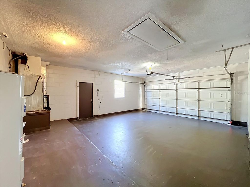 Image 35 of property listing at 8426 VILLAGE GREEN RD, Orlando, FL 32818