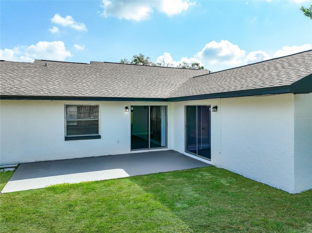 Image 38 of property listing at 8426 VILLAGE GREEN RD, Orlando, FL 32818