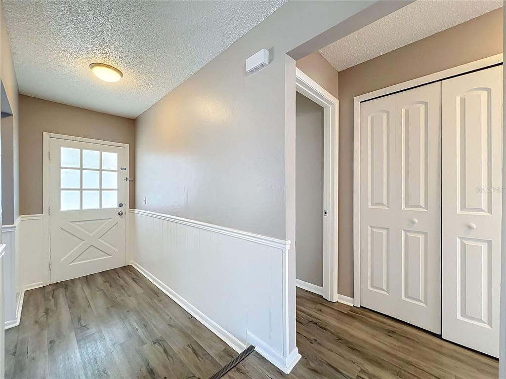 Image 8 of property listing at 8426 VILLAGE GREEN RD, Orlando, FL 32818
