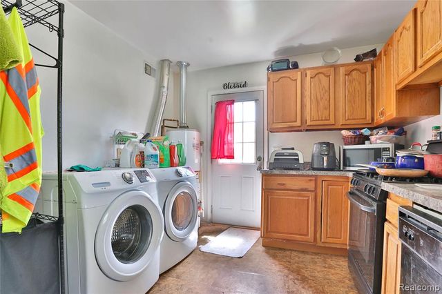 17204 Stephens Drive, Eastpointe, MI 48021