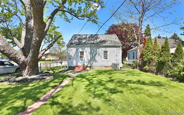 17204 Stephens Drive, Eastpointe, MI 48021