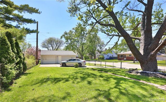 17204 Stephens Drive, Eastpointe, MI 48021