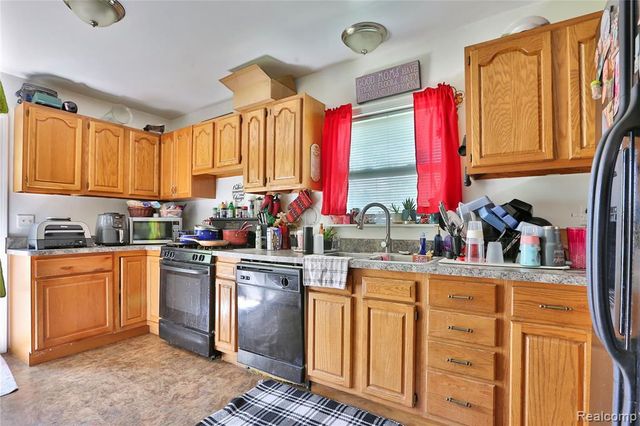 17204 Stephens Drive, Eastpointe, MI 48021
