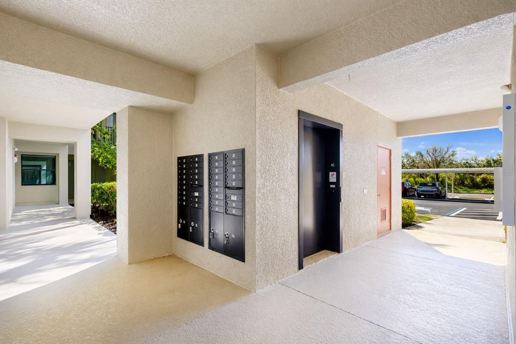 Image 27 of property listing at 7005 RIVER HAMMOCK DRIVE 304, Bradenton, FL 34212