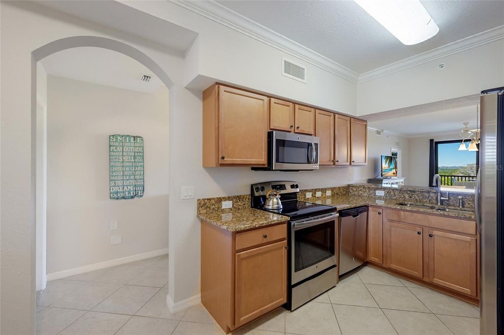 Image 8 of property listing at 7005 RIVER HAMMOCK DRIVE 304, Bradenton, FL 34212