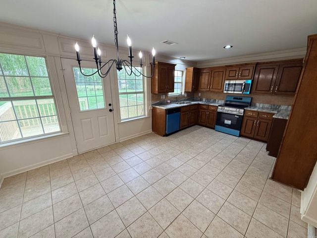 2 Shamsie Dr, Ward, AR 72176