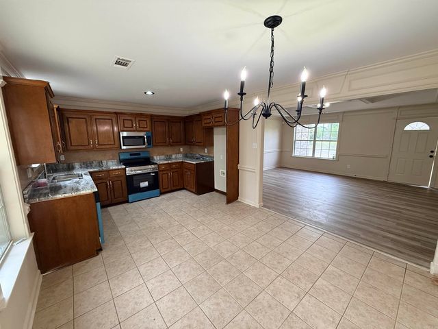 2 Shamsie Dr, Ward, AR 72176