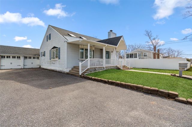 125 W 3rd Street, Ronkonkoma, NY 11779