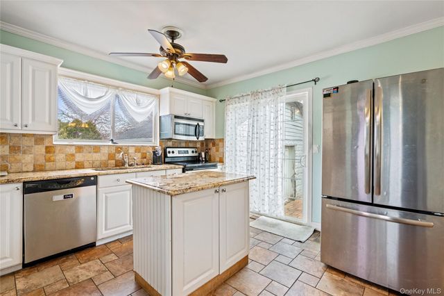 125 W 3rd Street, Ronkonkoma, NY 11779