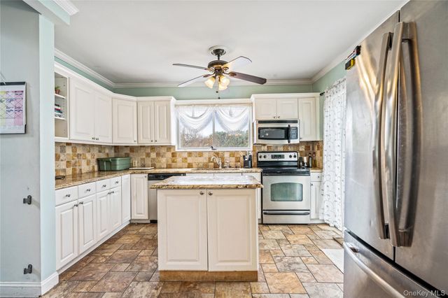 125 W 3rd Street, Ronkonkoma, NY 11779