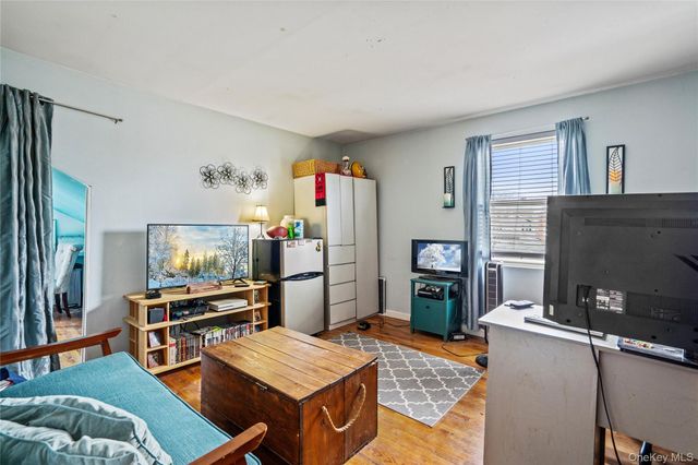 125 W 3rd Street, Ronkonkoma, NY 11779