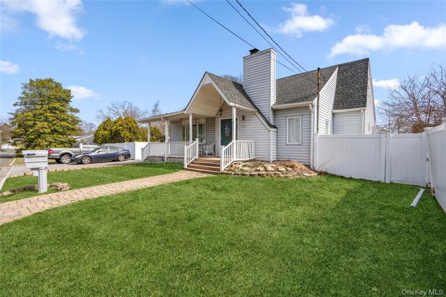 125 W 3rd Street, Ronkonkoma, NY 11779