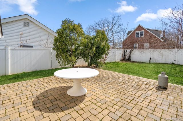 125 W 3rd Street, Ronkonkoma, NY 11779