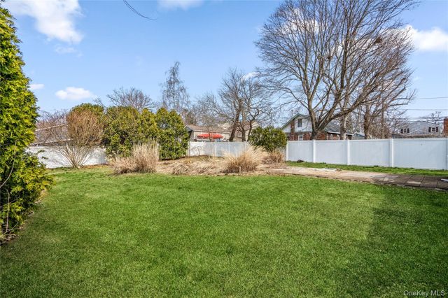 125 W 3rd Street, Ronkonkoma, NY 11779