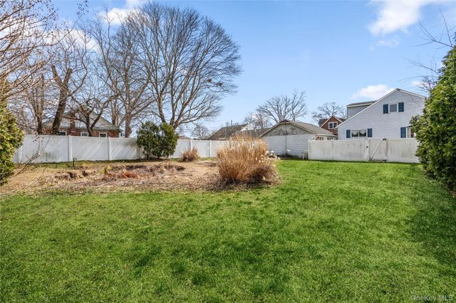 125 W 3rd Street, Ronkonkoma, NY 11779