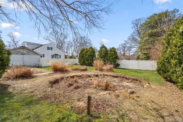 125 W 3rd Street, Ronkonkoma, NY 11779