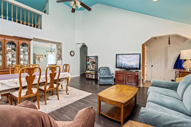 125 W 3rd Street, Ronkonkoma, NY 11779